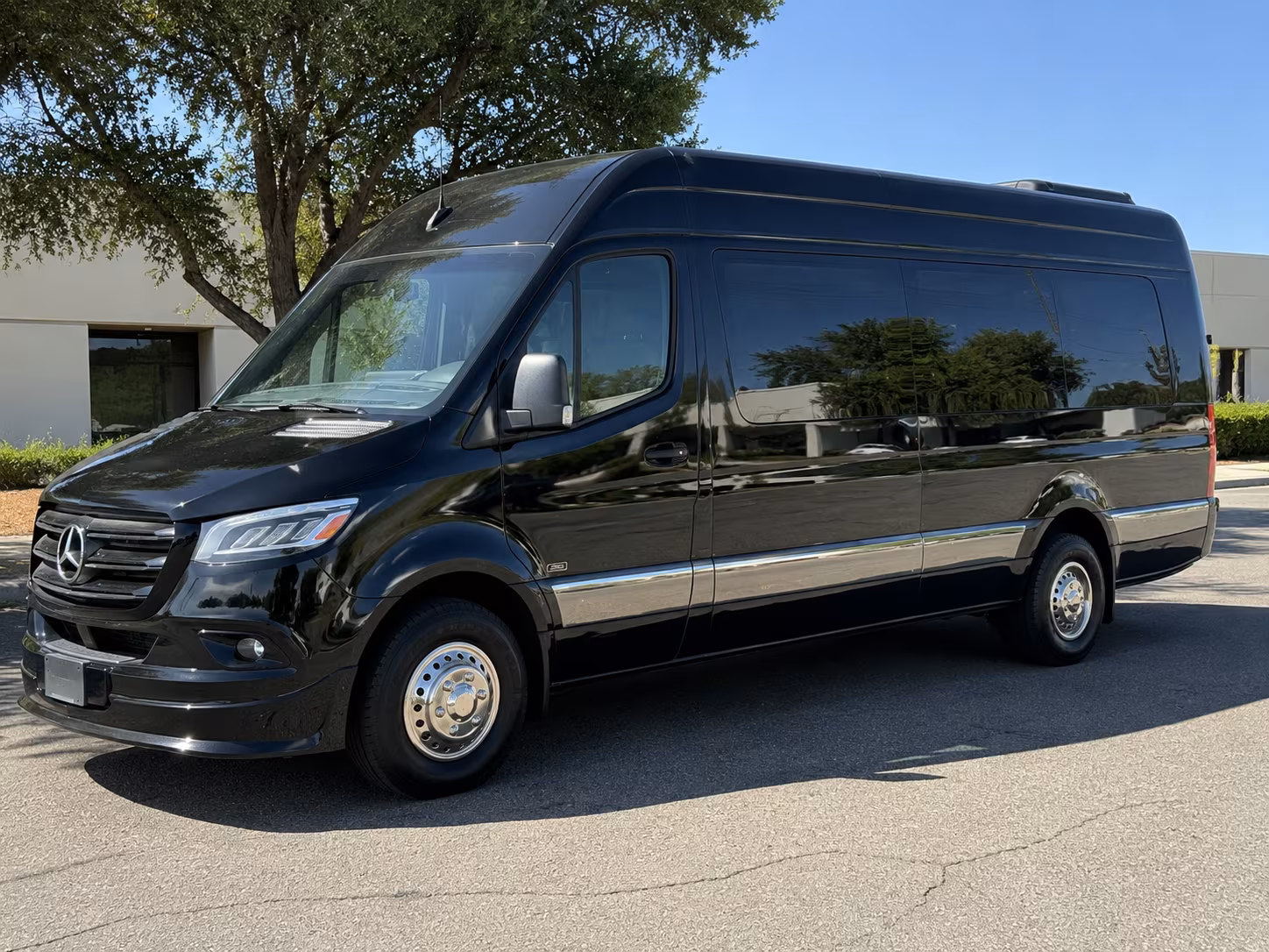 find the perfect transportation for your next airport transfer 4