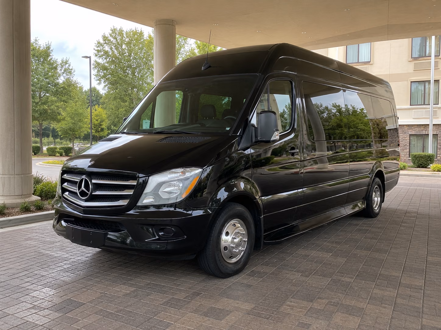 find the perfect transportation for your next airport transfer 5